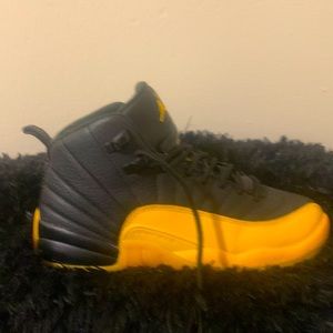 Black/Yellow/Gold new only had for a year .